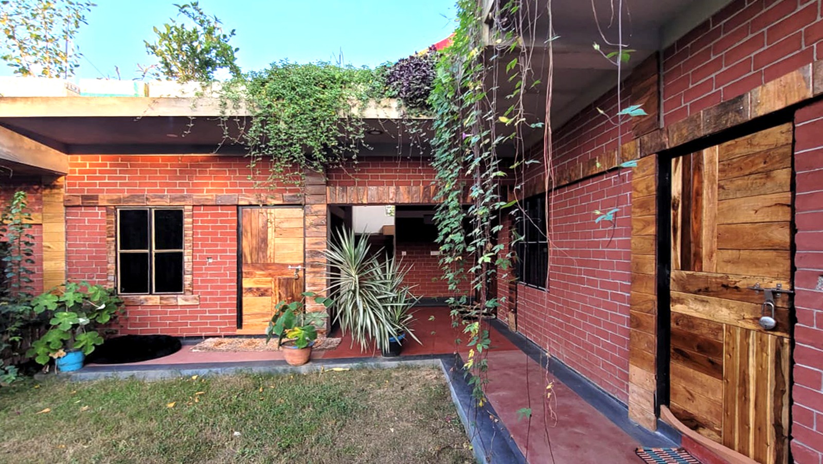 Sitara super deluxe AC room no 111